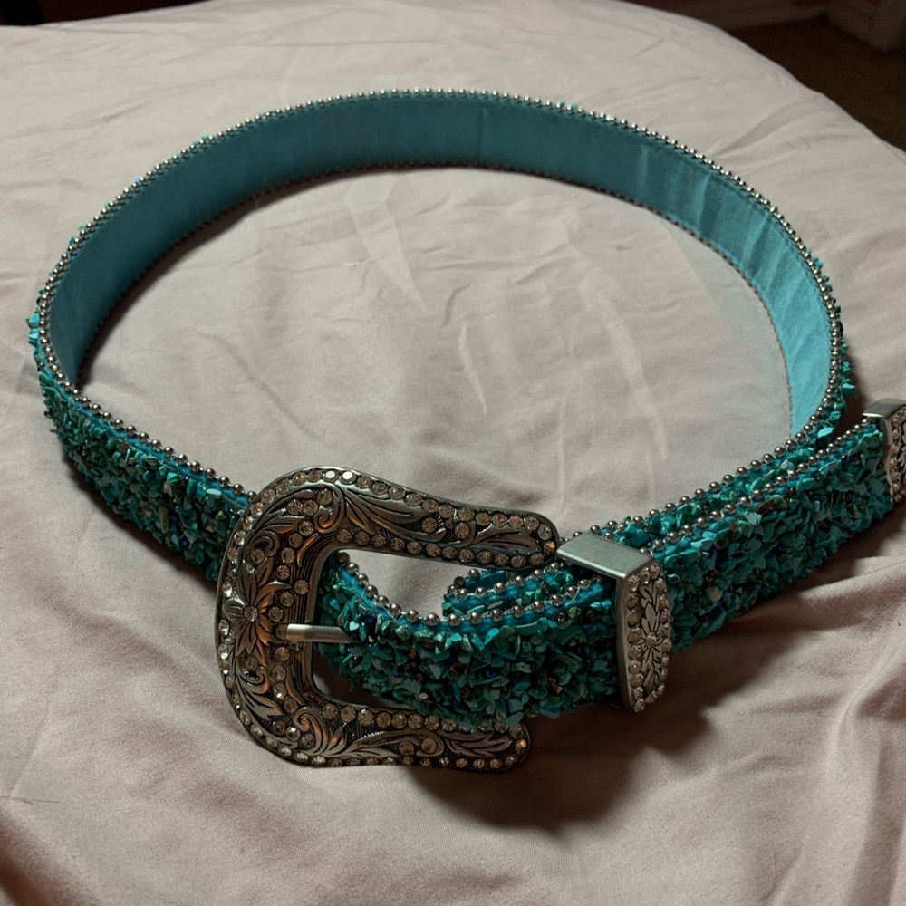 selling a woman’s shyanne mesh bling western belt